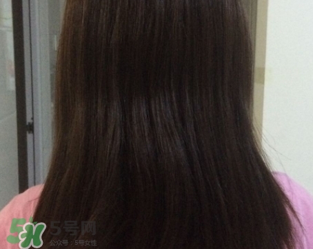 護(hù)發(fā)精油什么時(shí)候用最好？護(hù)發(fā)精油什么時(shí)候涂頭發(fā)