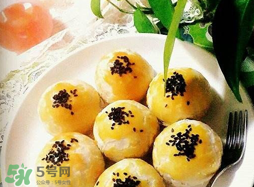 蛋黃酥用什么面粉？蛋黃酥能用低筋面粉嗎？