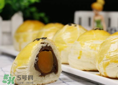 蛋黃酥可以用微波爐烤嗎？微波爐可以做蛋黃酥嗎？