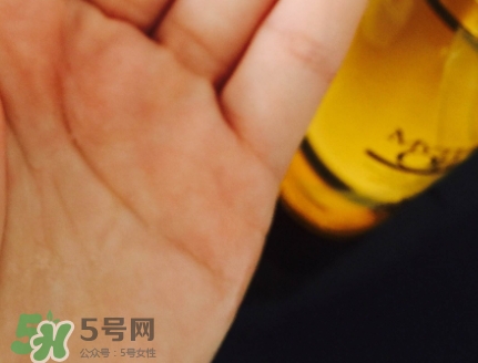 歐萊雅護(hù)發(fā)精油哪款好？歐萊雅護(hù)發(fā)精油和愛(ài)茉莉精油對(duì)比