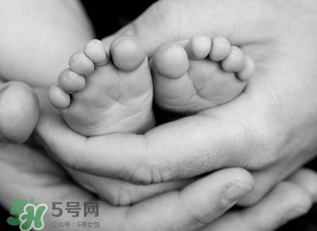 剪臍帶是寶寶疼還是媽媽疼？剪臍帶孕婦會(huì)痛嗎？
