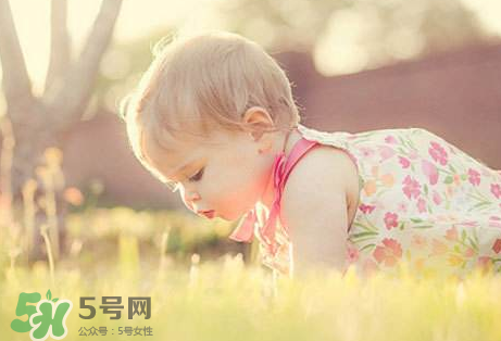寶寶曬太陽后出濕疹正常嗎？寶寶曬太陽會出濕疹嗎？