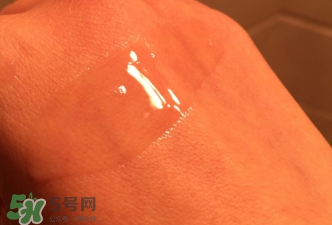 護(hù)發(fā)精油能不能抹頭皮？護(hù)發(fā)精油的危害