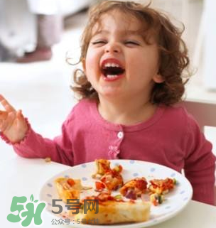 怎么培養(yǎng)寶寶自己吃飯？如何培養(yǎng)寶寶自己吃飯