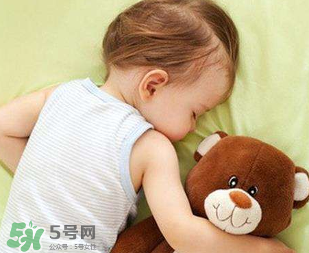 怎么樣培養(yǎng)寶寶自己入睡？怎么樣培養(yǎng)寶寶整夜睡覺？
