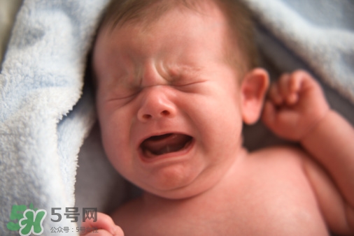 寶寶驚厥是什么癥狀？如何區(qū)別寶寶驚厥和驚跳？