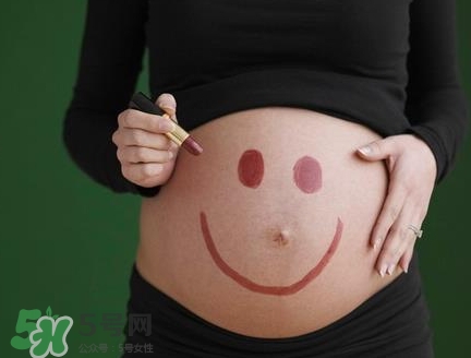 妊娠紋什么時候變白？妊娠紋產(chǎn)品什么時候用？