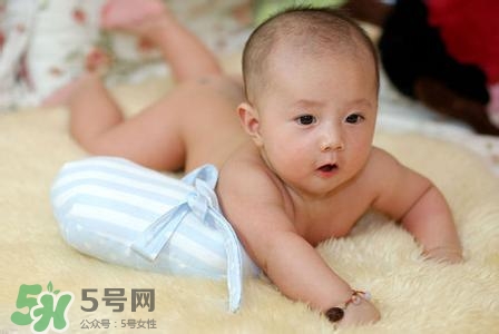 剛出生的寶寶要注意什么？剛出生的寶寶要準備哪些東西？