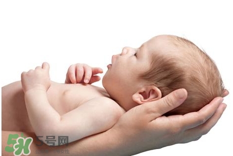 新生寶寶怎么抱？新生寶寶可以豎著抱嗎？