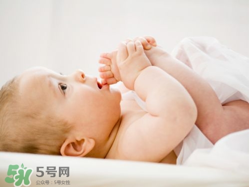剛出生的寶寶要注意什么？剛出生的寶寶要準備哪些東西？