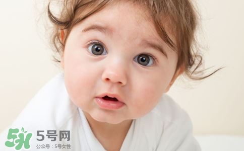 新生兒吐奶是什么原因？新生兒吐奶從鼻子出來怎么回事？