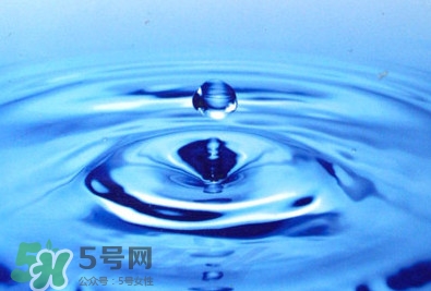 國家飲用水標準是什么？飲用水和礦泉水的區(qū)別