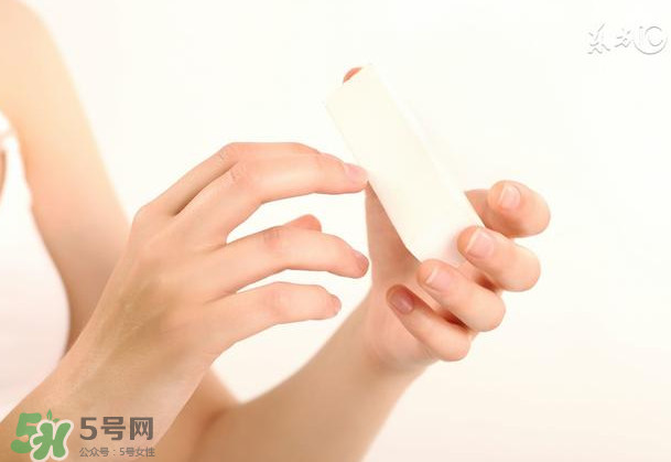 指甲上沒(méi)有月牙是缺什么？指甲上沒(méi)有月牙怎么補(bǔ)？