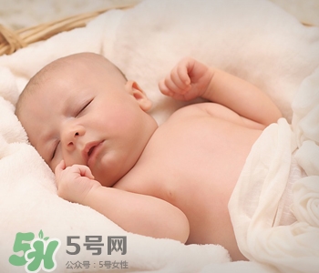 寶寶多大可以剪指甲？寶寶剪指甲的正確方法