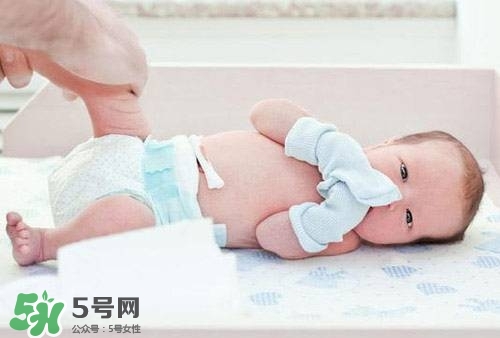 用尿布好還是尿不濕好？用尿布好還是紙尿褲好？