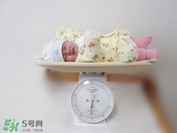 新生兒尿不濕怎么選？新生兒尿不濕什么牌子好？