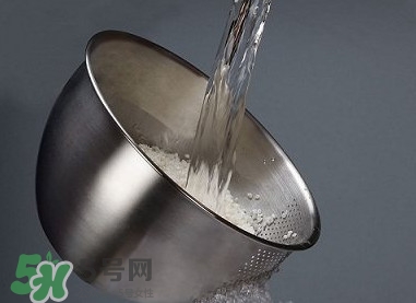 自來水為什么不能直接喝？自來水洗過的水果為什么可以吃？