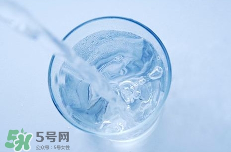 凈化水可以養(yǎng)魚嗎？?jī)艋梢詻_奶粉嗎