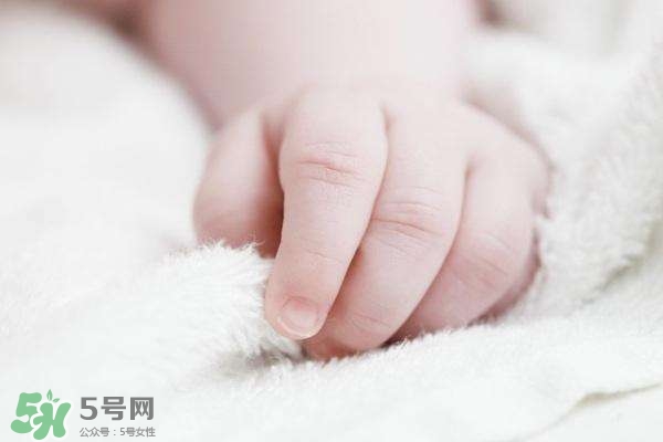 未滿月的寶寶可以剪指甲嗎？寶寶多久剪一次指甲？