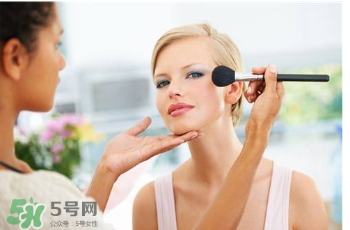 哺乳期可以化妝嗎？哺乳期化妝對寶寶有影響嗎？