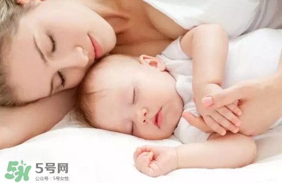 怎么哄寶寶入睡？哄寶寶睡覺(jué)的方法
