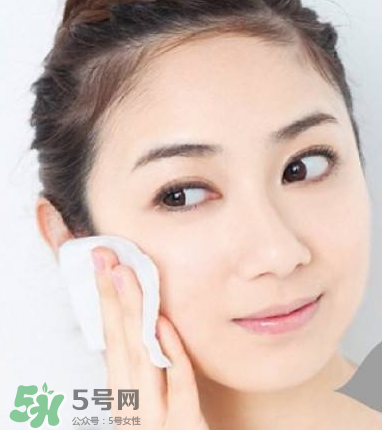 光擦保濕型化妝水就能有效保濕?怎樣正確的使用化妝水？