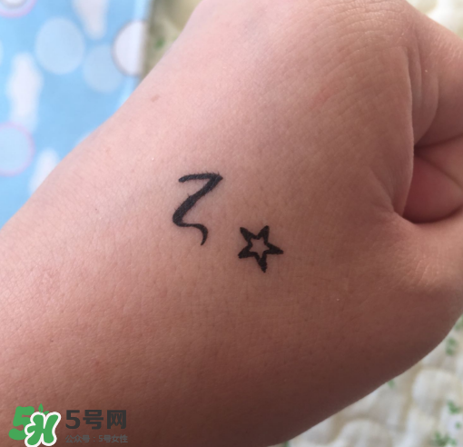 美寶蓮眼線液筆怎么樣？美寶蓮眼線液筆暈染嗎？