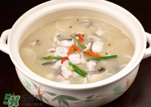 黑魚湯是發(fā)物嗎？黑魚湯可以放香菇嗎