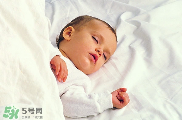 寶寶睡覺搖頭怎么回事？寶寶睡覺搖頭是缺鈣嗎？