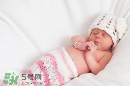 怎么哄寶寶入睡？哄寶寶睡覺(jué)的方法