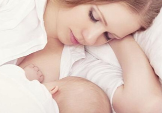 母乳喂養(yǎng)的寶寶需要喂水嗎？母乳喂養(yǎng)的重要性
