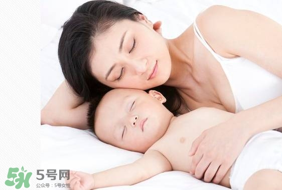 寶寶睡覺突然大哭是什么原因？寶寶睡覺突然哭醒怎么辦？