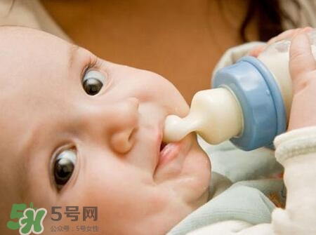 寶寶睡覺吃奶好嗎？寶寶睡覺吃奶怎么辦？