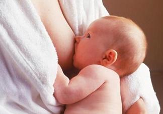 母乳喂養(yǎng)的寶寶大便怎樣正常？母乳喂養(yǎng)的寶寶需要補(bǔ)鈣嗎？