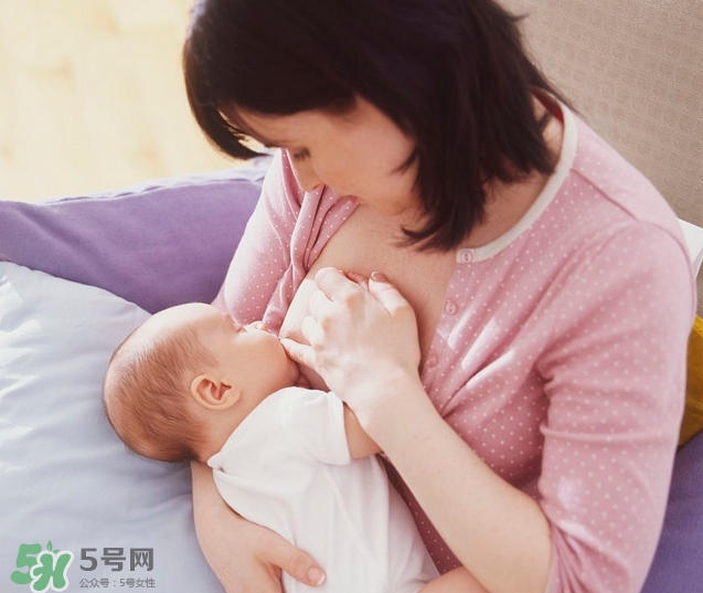 母乳喂養(yǎng)胸部會變形嗎？如何避免產后乳房變形？