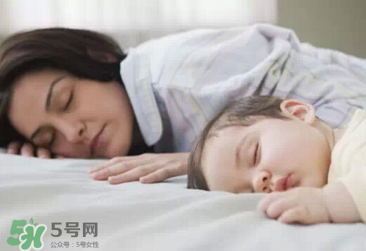 寶寶睡覺出汗多是什么原因？寶寶睡覺的常見誤區(qū)