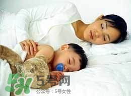 寶寶睡覺出汗多是什么原因？寶寶睡覺的常見誤區(qū)