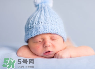 寶寶睡覺搖頭怎么回事？寶寶睡覺搖頭是缺鈣嗎？