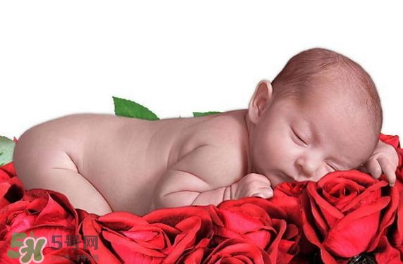 要上班了寶寶吃母乳怎么辦？要上班了寶寶不吃奶瓶怎么辦？