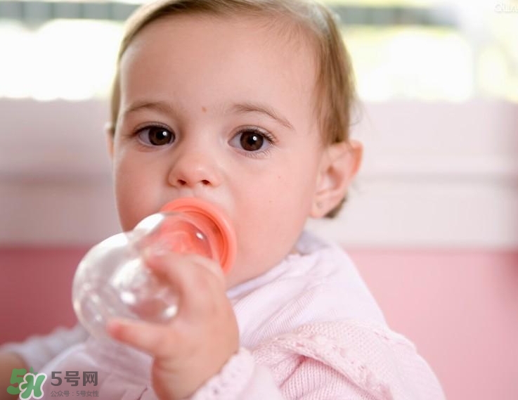 要上班了寶寶吃母乳怎么辦？要上班了寶寶不吃奶瓶怎么辦？
