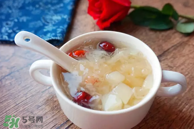秋季養(yǎng)生食譜有哪些？秋季健康靠這些