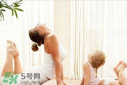 產(chǎn)后做什么運(yùn)動(dòng)好？產(chǎn)后做瑜伽好處多