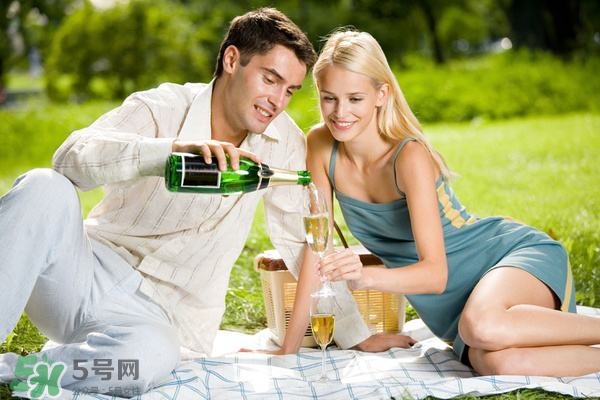 剖腹產(chǎn)后同房為什么會痛出血怎么辦？
