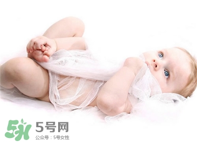 生孩子臍帶怎么剪？臍帶晚剪有什么影響？
