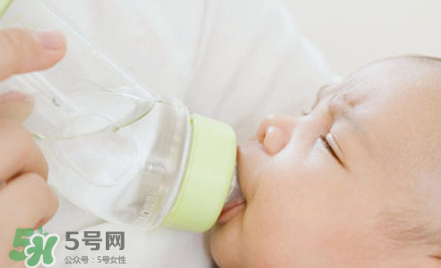 寶寶能喝礦泉水嗎？礦泉水寶寶適合寶寶喝嗎？