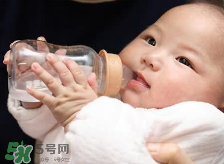 寶寶喝礦泉水好還是自來(lái)水好？寶寶喝哪種水好？