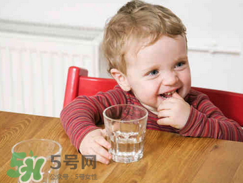 寶寶喝礦泉水好還是自來(lái)水好？寶寶喝哪種水好？