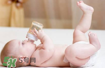 寶寶喝礦泉水好還是自來(lái)水好？寶寶喝哪種水好？
