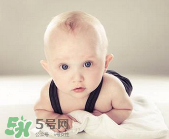 新生兒要多抱抱嗎？新生兒應(yīng)該是多抱還是多躺？