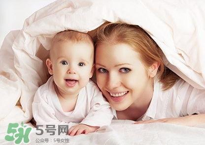 寶寶發(fā)燒出汗后可以洗澡嗎？寶寶發(fā)燒出汗好嗎？